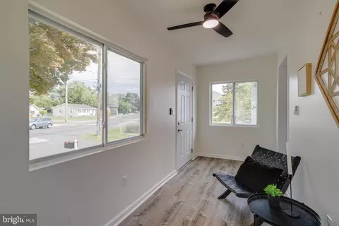 Entry Way - 4212 4th St, Baltimore, MD 21225 photo 4 of 12