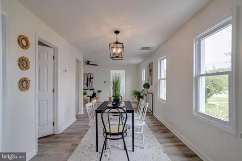 Entry Way - 4212 4th St, Baltimore, MD 21225 photo 9 of 12