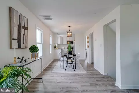 Entry Way - 4212 4th St, Baltimore, MD 21225 photo 8 of 12