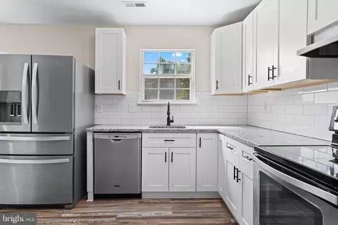 Kitchen - 369 Cool Breeze Ct, Pasadena, MD 21122 photo 2 of 2
