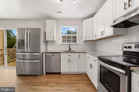 Kitchen - 369 Cool Breeze Ct, Pasadena, MD 21122 photo 2 of 2