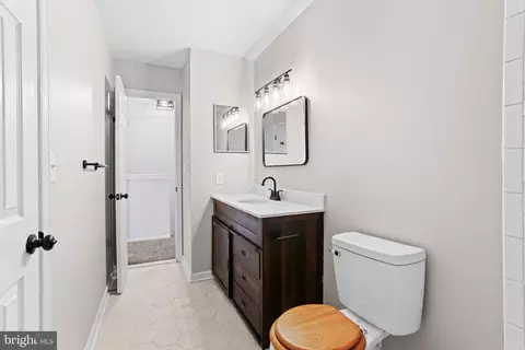 Entry Way - 369 Cool Breeze Ct, Pasadena, MD 21122 photo 5 of 6