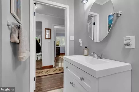 Entry Way - 7143 Race Rd, Hanover, MD 21076 photo 3 of 4