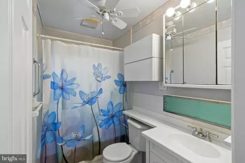 Bath - 153 Duval Ln, Edgewater, MD 21037 photo 2 of 2