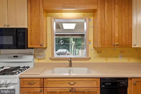 Kitchen - 153 Duval Ln, Edgewater, MD 21037 photo 4 of 4