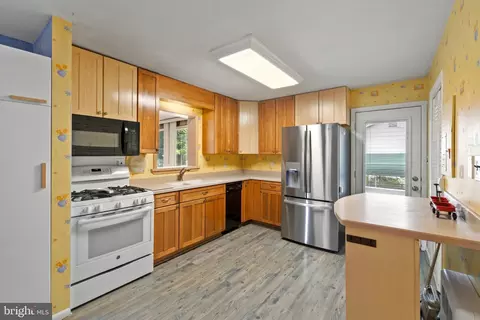 Kitchen - 153 Duval Ln, Edgewater, MD 21037 photo 2 of 4