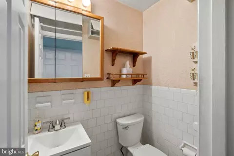 Bath - 153 Duval Ln, Edgewater, MD 21037 photo 1 of 2