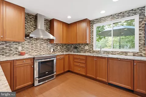 Kitchen - 8 Constitution Sq, Annapolis, MD 21401 photo 2 of 3