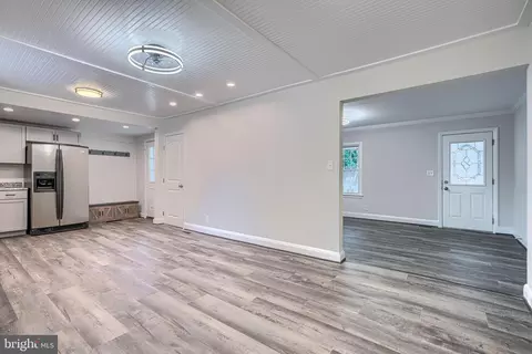 Entry Way - 216 Werner Rd, Baltimore, MD 21226 photo 5 of 10