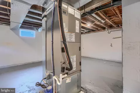 Entry Way - 216 Werner Rd, Baltimore, MD 21226 photo 3 of 10