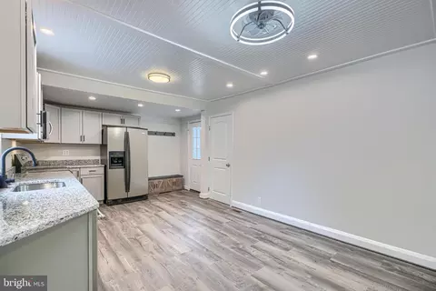 Entry Way - 216 Werner Rd, Baltimore, MD 21226 photo 4 of 10