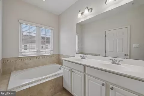Entry Way - 7644 Sandhurst Ln, Hanover, MD 21076 photo 1 of 4