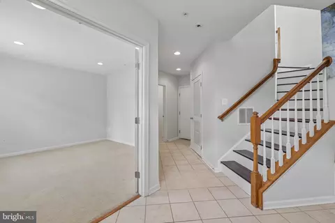 Entry Way - 7644 Sandhurst Ln, Hanover, MD 21076 photo 2 of 4