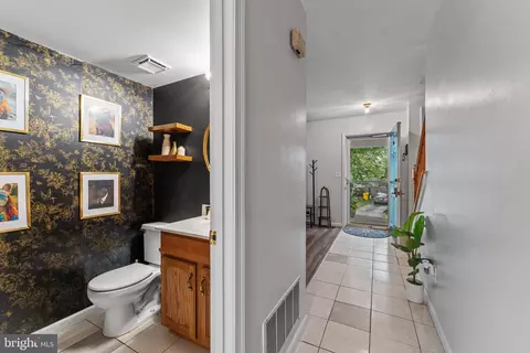 Entry Way - 7774 Old House Rd, Pasadena, MD 21122 photo 5 of 6
