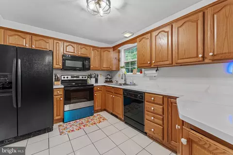 Kitchen - 7774 Old House Rd, Pasadena, MD 21122 photo 2 of 4