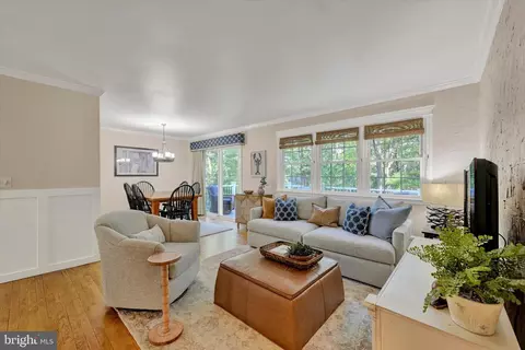 Living - 214 Baybourne Dr, Arnold, MD 21012 photo 1 of 2