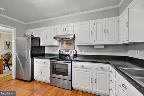 Kitchen - 214 Baybourne Dr, Arnold, MD 21012 photo 3 of 3