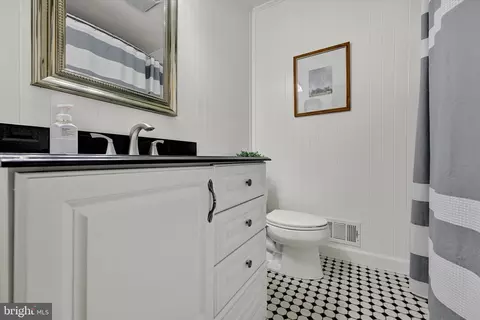 Bath - 214 Baybourne Dr, Arnold, MD 21012 photo 2 of 3