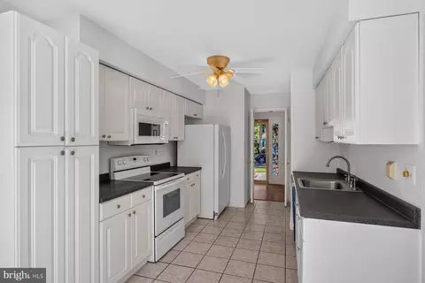 Entry Way - 281 Yale Ct, Arnold, MD 21012 photo 5 of 5