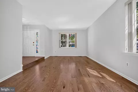 Living - 281 Yale Ct, Arnold, MD 21012 photo 3 of 5