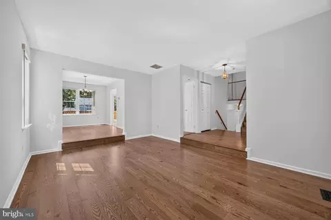 Living - 281 Yale Ct, Arnold, MD 21012 photo 2 of 5