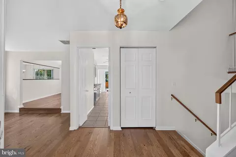 Entry Way - 281 Yale Ct, Arnold, MD 21012 photo 1 of 5