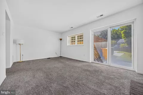 Living - 281 Yale Ct, Arnold, MD 21012 photo 4 of 5