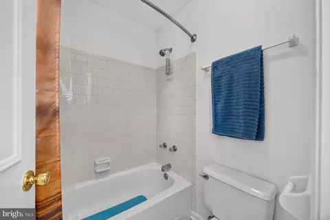 Bath - 281 Yale Ct, Arnold, MD 21012 photo 2 of 2