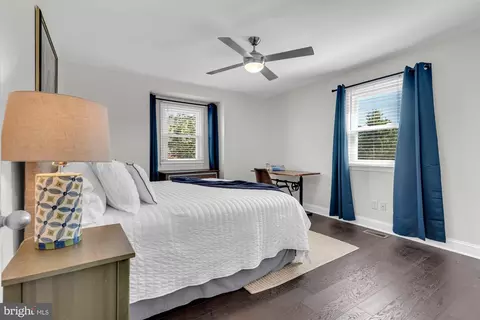 Bedroom - 1069 Shore Acres Rd, Arnold, MD 21012 photo 5 of 6