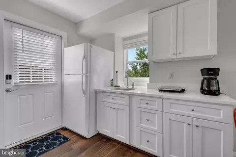 Kitchen - 1069 Shore Acres Rd, Arnold, MD 21012 photo 5 of 6