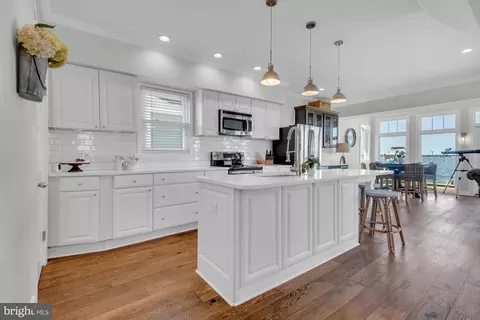 Kitchen - 1069 Shore Acres Rd, Arnold, MD 21012 photo 4 of 6