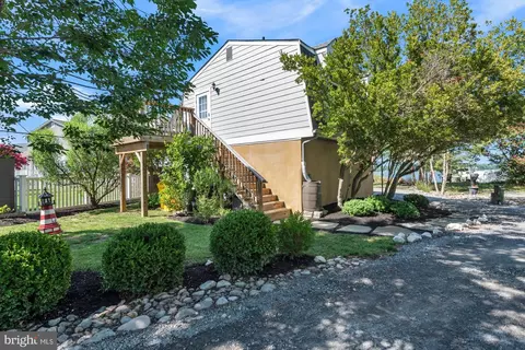 Exterior - 1069 Shore Acres Rd, Arnold, MD 21012 photo 6 of 8