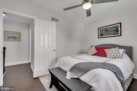 Bedroom - 1069 Shore Acres Rd, Arnold, MD 21012 photo 4 of 6