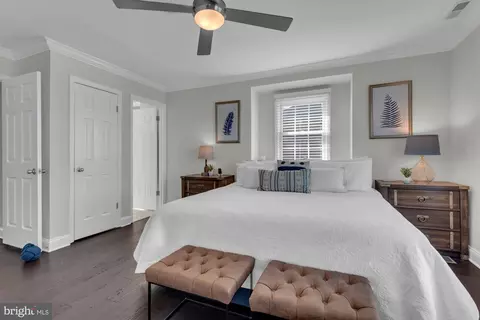Bedroom - 1069 Shore Acres Rd, Arnold, MD 21012 photo 2 of 6