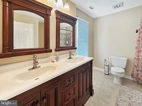 Bath - 8414 Bedford Rd, Pasadena, MD 21122 photo 3 of 9