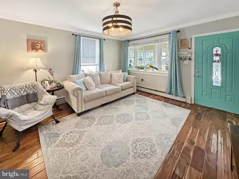 Entry Way - 8414 Bedford Rd, Pasadena, MD 21122 photo 2 of 6