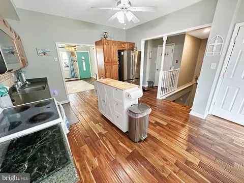 Entry Way - 8414 Bedford Rd, Pasadena, MD 21122 photo 3 of 6