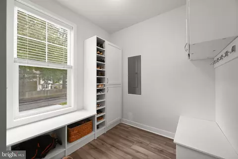 Entry Way - 1716 Millstone Dr, Edgewater, MD 21037 photo 2 of 5