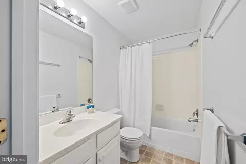 Bath - 1146 August Dr, Annapolis, MD 21403 photo 2 of 2