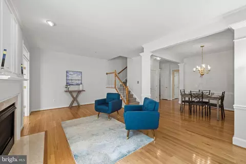 Living - 1146 August Dr, Annapolis, MD 21403 photo 2 of 5