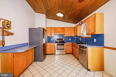 Kitchen - 7882 Brighton Ct, Pasadena, MD 21122 photo 2 of 4