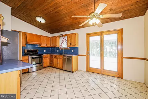 Kitchen - 7882 Brighton Ct, Pasadena, MD 21122 photo 4 of 4