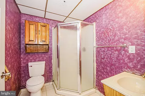 Bath - 7882 Brighton Ct, Pasadena, MD 21122 photo 3 of 4