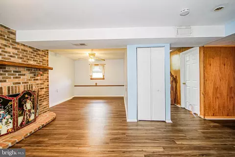 Living - 7882 Brighton Ct, Pasadena, MD 21122 photo 3 of 5
