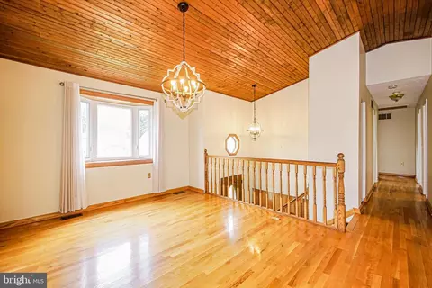 Entry Way - 7882 Brighton Ct, Pasadena, MD 21122 photo 2 of 3