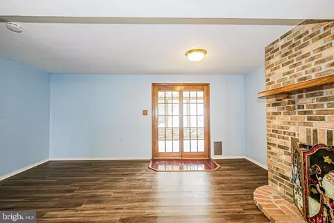 Living - 7882 Brighton Ct, Pasadena, MD 21122 photo 5 of 5