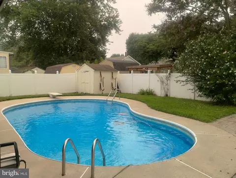 7882 Brighton Ct, Pasadena, MD 21122 photo 4
