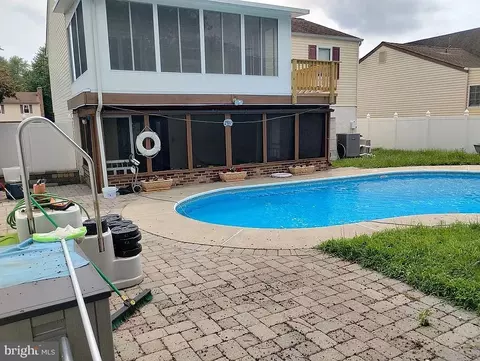 7882 Brighton Ct, Pasadena, MD 21122 photo 3