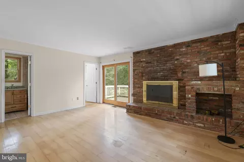 Living - 778 Windgate Dr, Annapolis, MD 21409 photo 2 of 4