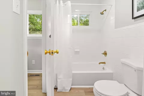 Bath - 507 Williamsburg Ln, Odenton, MD 21113 photo 2 of 4